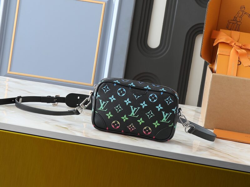 LOUIS VUITTON M14058 SIZE:20.0 x 13.0 x 6.5CM