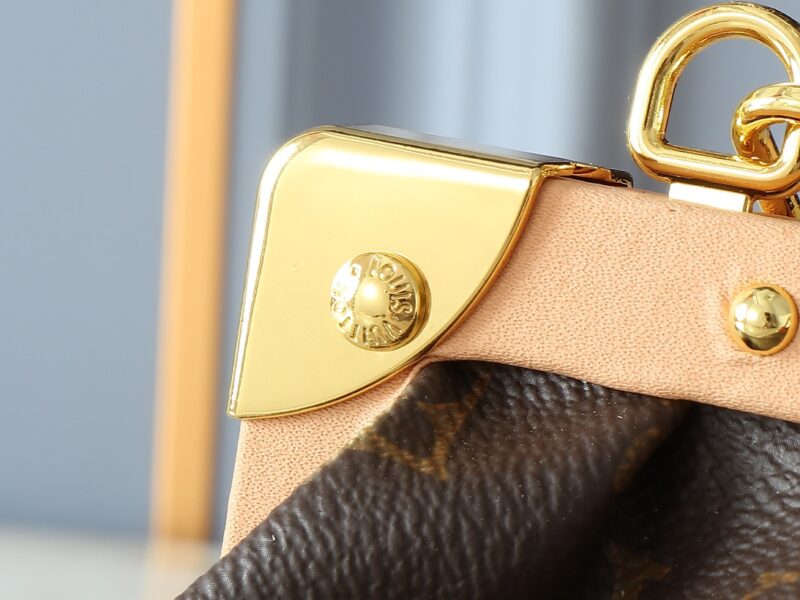 LOUIS VUITTON M46544 SIZE:28 x 14 x 10CM - Image 7