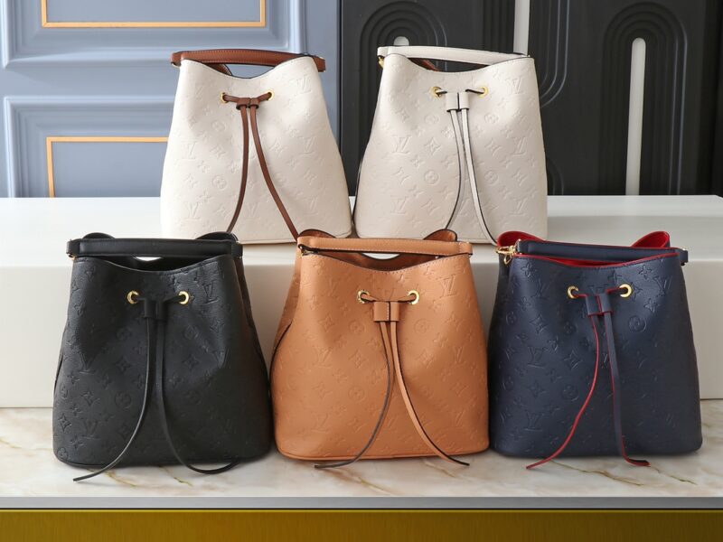 LOUIS VUITTON M45256 SIZE:26.0 x 26.0 x 17.5CM