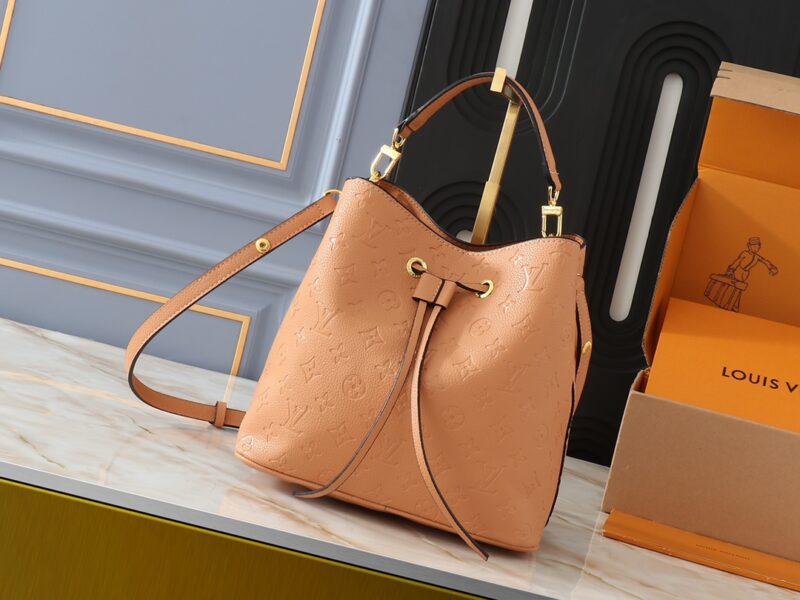 LOUIS VUITTON M45256 SIZE:26.0 x 26.0 x 17.5CM - Image 2
