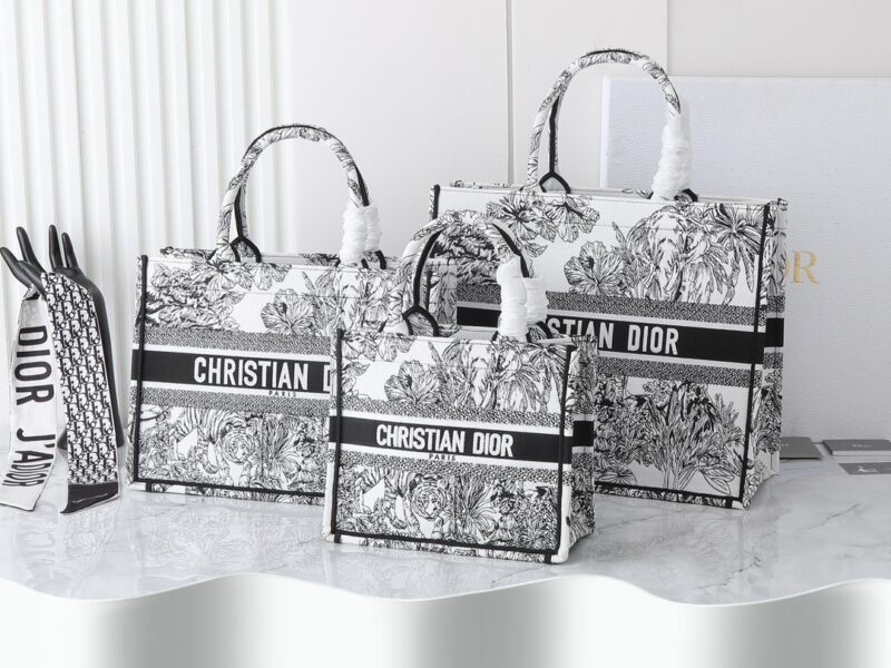 DIOR 0175 SIZE:42 x 35x18.5CM