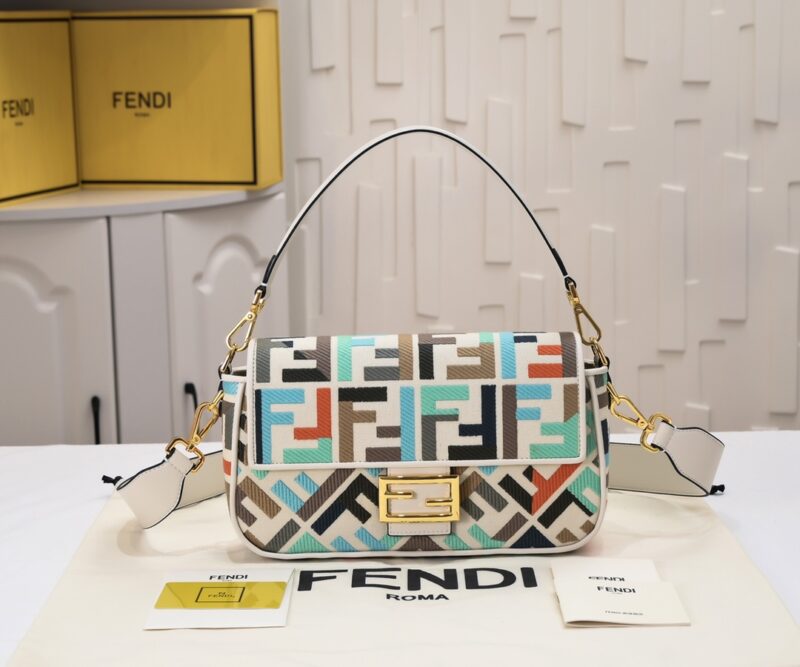 FENDI 1002 SIZE:28/6.5/13.5cm
