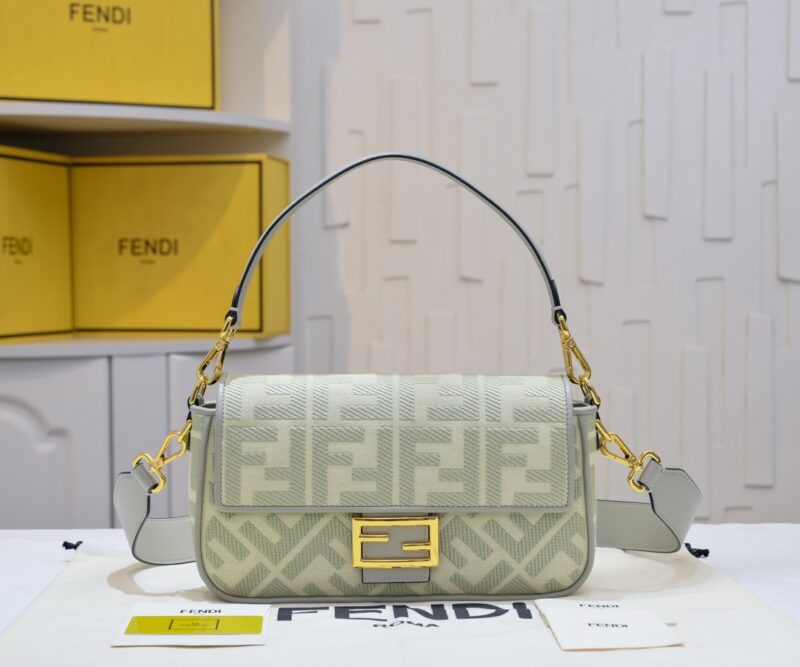 FENDI 1002 SIZE:28/6.5/13.5cm