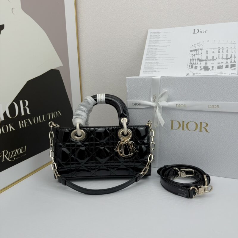 DIOR D212 SIZE:22CMX13CMX4CM