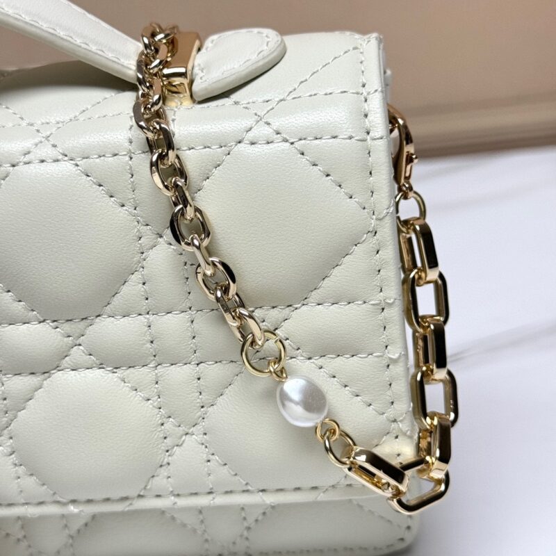 DIOR 𝗠𝗶𝘀𝘀 𝗗𝟭𝟬𝗥 SIZE:21*11.5*4.5CM - Image 2