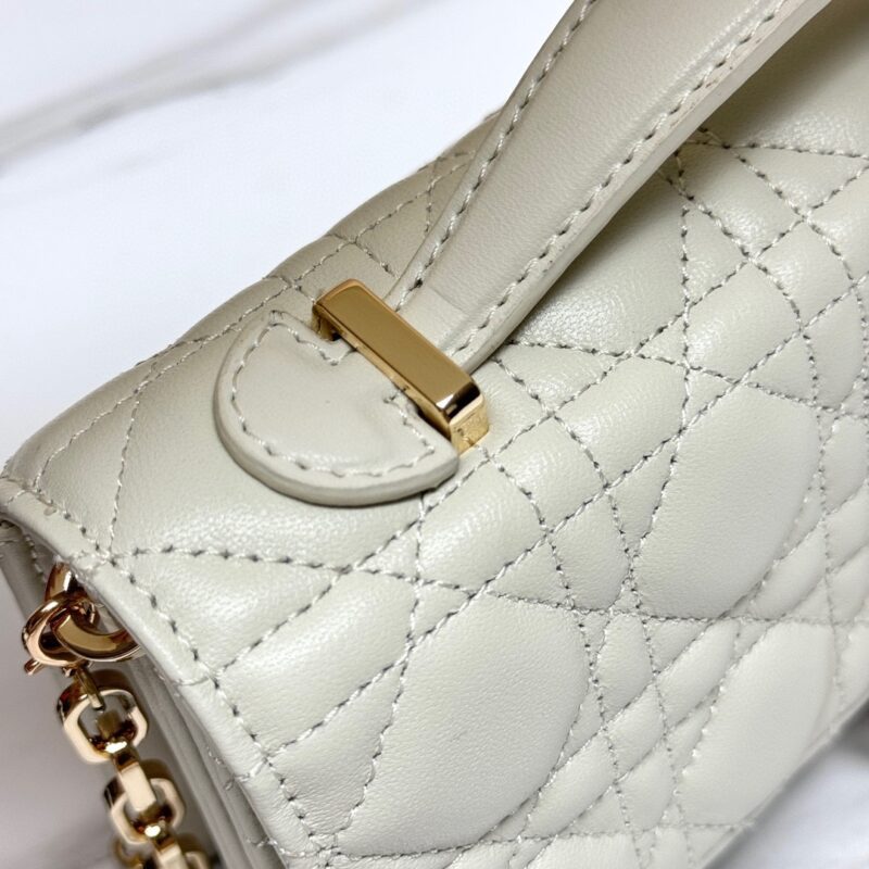 DIOR 𝗠𝗶𝘀𝘀 𝗗𝟭𝟬𝗥 SIZE:21*11.5*4.5CM - Image 8