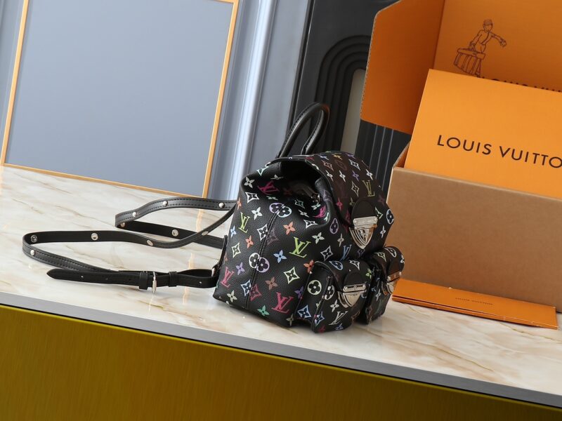 Louis Vuitton    M13081  SIZE:24.0 x 26.0 x 7.0 cm - Image 3