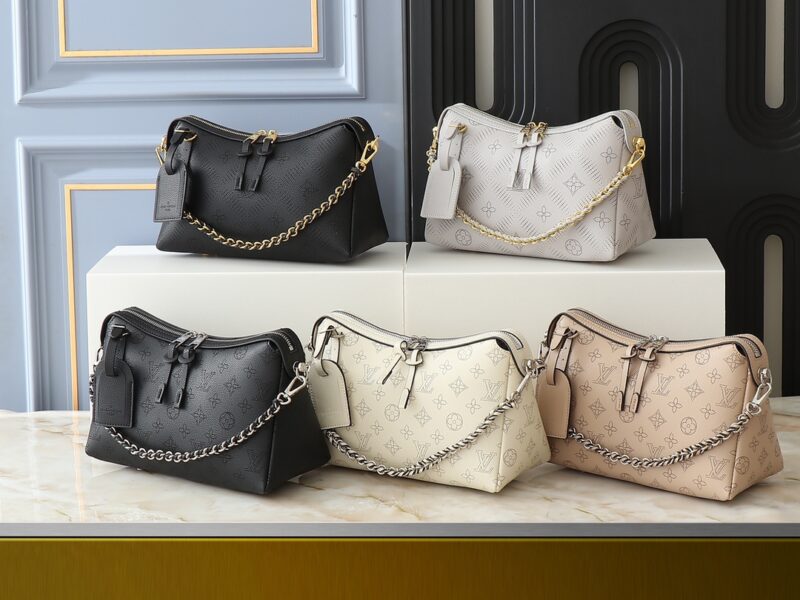 Louis Vuitton M13157 SIZE:29.0 x 18.0 x 13.0 cm