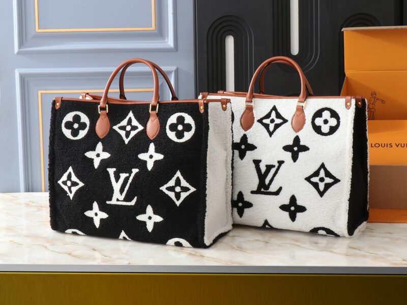 Louis Vuitton M44571 SIZE:34.0 x 26.0 x 13.0 cm