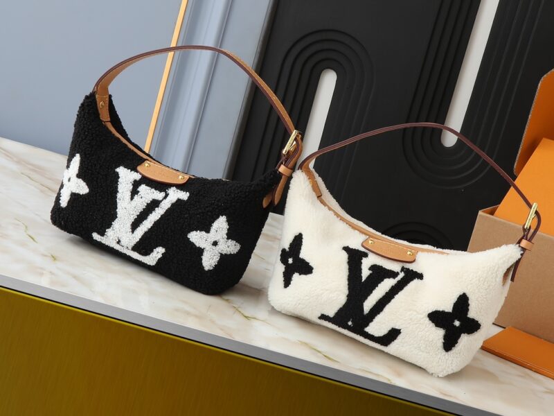 LOUIS VUITTON M11920 SIZE: 18.5 x 11.0 x 6.5cm
