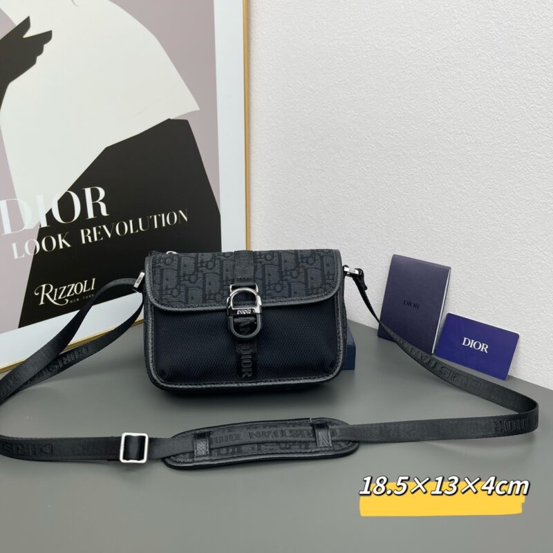 DIOR D607 SIZE:18.5×13×4CM