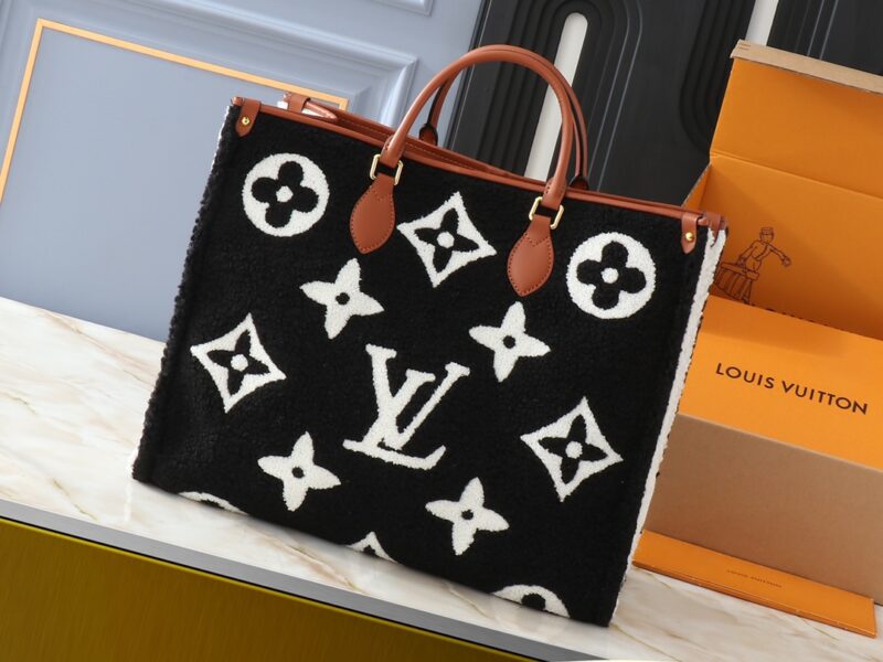 LOUIS VUITTON M44571 SIZE:34.0 x 26.0 x 13.0 cm