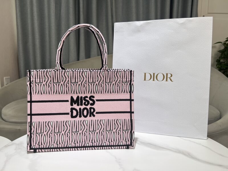 DIOR 8001 SIZE:36 x 27.5 x 16.5CM