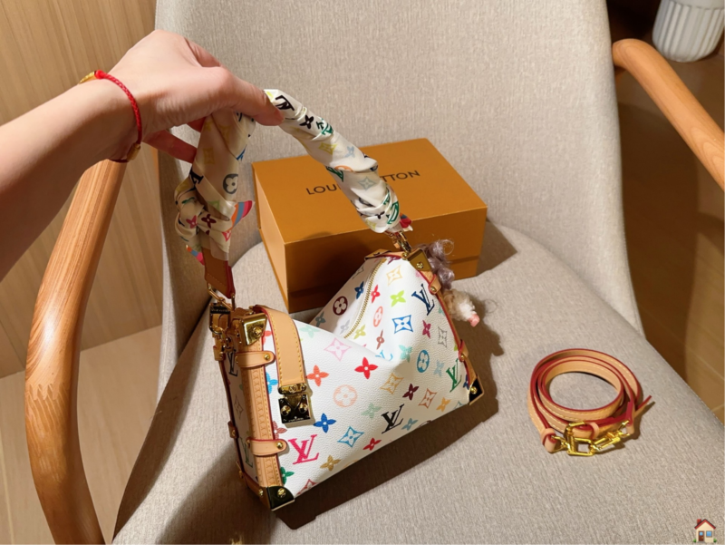LOUIS VUITTON - Image 2
