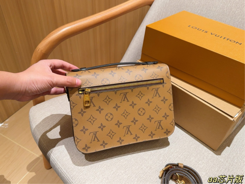 LOUIS VUITTON - Image 4